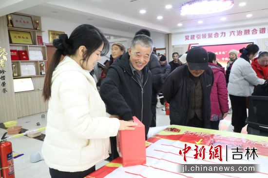 ���񅢼ӻ�ӬF(xi��n)���� ��ʯ��ί������/���D