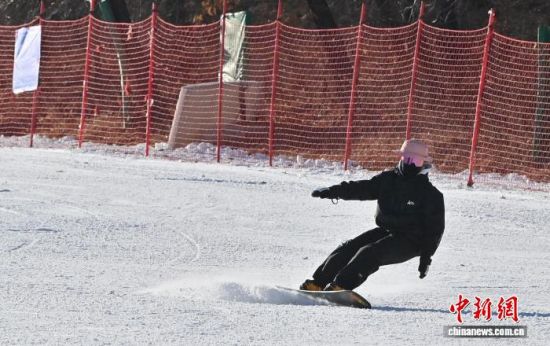 11��21�գ��L(zh��ng)��ɏ��ɽ��ѩ��(ch��ng)�_��������ѩ�ۺ����w�(y��n)�������� �z