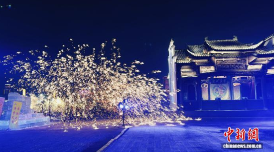 �����д����ϵ���Ļ��w�(y��n)��(ch��ng)������ʯ���� �z