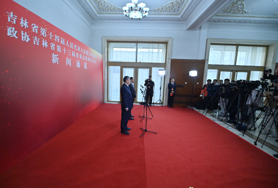 1��26���������f(xi��)����ʡ��ʮ����ί�T��(hu��)���ĴΕ�(hu��)�hί�Tͨ���ϣ����۝�(��һ)�ش�ӛ���ᆖ�� ���� �z