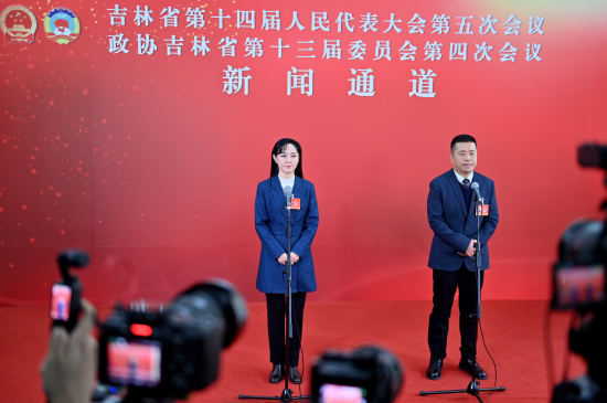 1��26�գ������f(xi��)����ʡ��ʮ����ί�T��(hu��)���ĴΕ�(hu��)�hί�Tͨ�������u�B��(��һ)�ش�ӛ���ᆖ(w��n)�� ���� �z