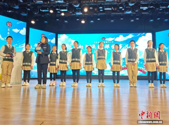 ͬ�W(xu��)������Ʒ����ٛ�o�W(xu��)У��ԓУ��У�L�ڄP��ͬ�W(xu��)�����Z���T���� �z